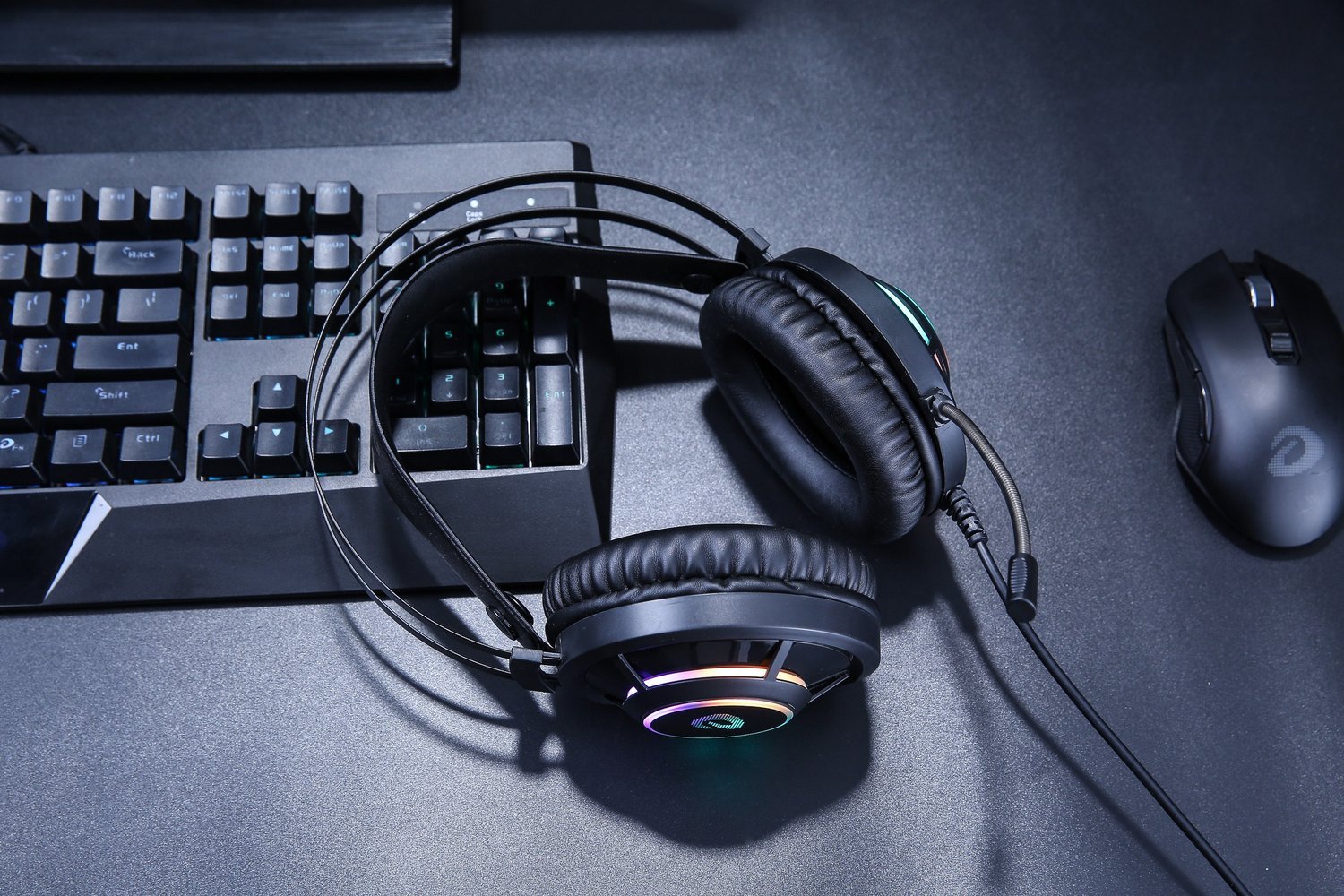 Gamer Fejhallgató Dareu EH469, Mikrofon, RGB fény, 2,5 m kábel, USB csatlakozás